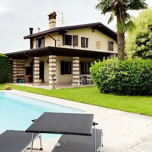 https://villa-costabella.hotelinveneto.com